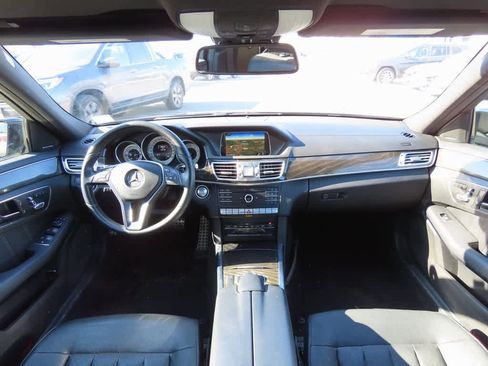 Used 2016 Mercedes-Benz E 400 4MATIC Sedan image 18