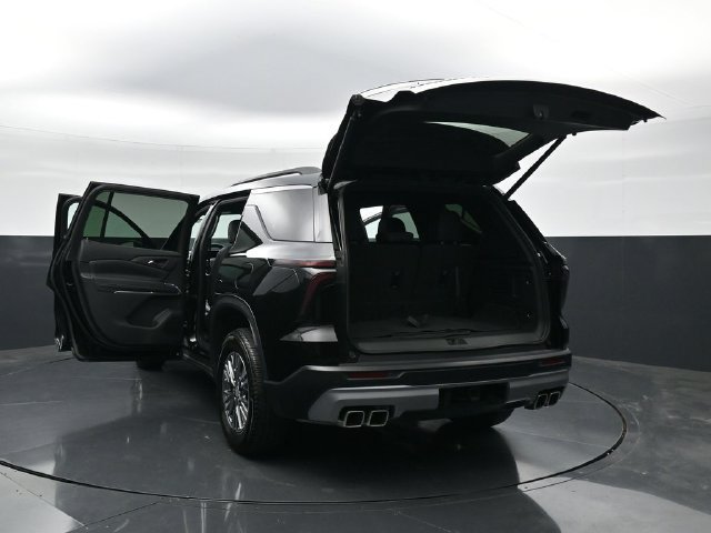 Used 2025 Chevrolet Traverse LT AWD/4WD image 56