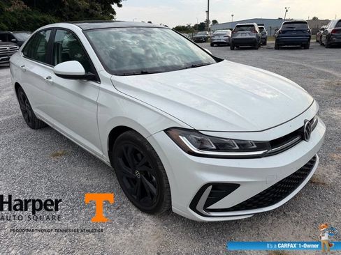 Used 2025 Volkswagen Jetta SE w/ Sunroof Package FWD image 7