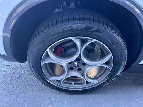 Used 2022 Alfa Romeo Stelvio Ti image 27