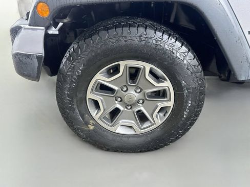 Used 2015 Jeep Wrangler Unlimited Rubicon AWD/4WD image 8