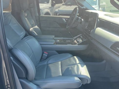 Used 2018 Lincoln Navigator Select AWD/4WD image 6