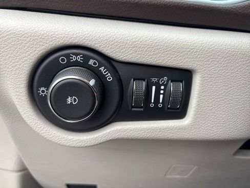 Used 2018 Chrysler Pacifica Touring-L Plus w/ Advanced Safetytec Group image 26