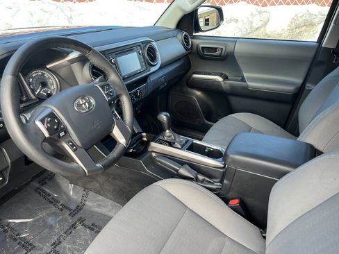 Used 2018 Toyota Tacoma SR5 image 16