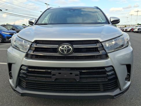 Used 2019 Toyota Highlander SE AWD/4WD image 2