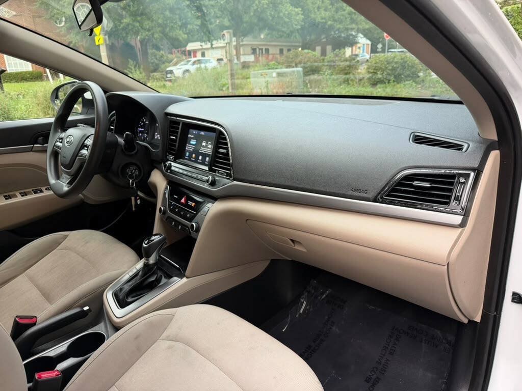 Used 2017 Hyundai Elantra SE FWD image 28