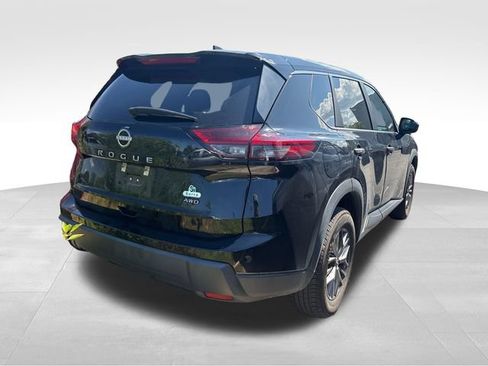 Used 2024 Nissan Rogue S AWD/4WD image 3
