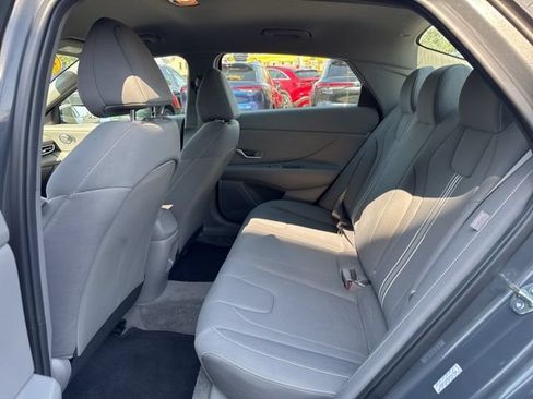 Used 2024 Hyundai Elantra SEL FWD image 15