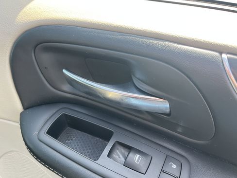 Used 2019 Dodge Grand Caravan SXT image 29