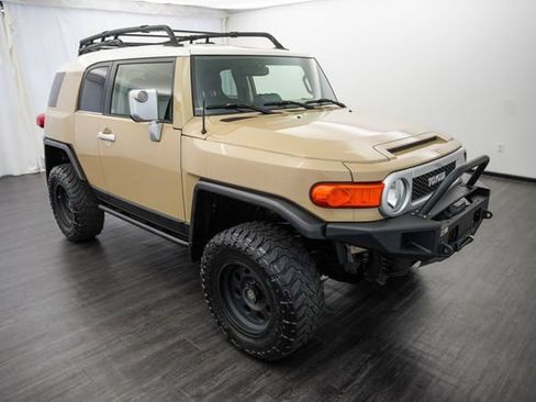 Used 2013 Toyota FJ Cruiser 4WD w/ Upgrade Pkg image 2