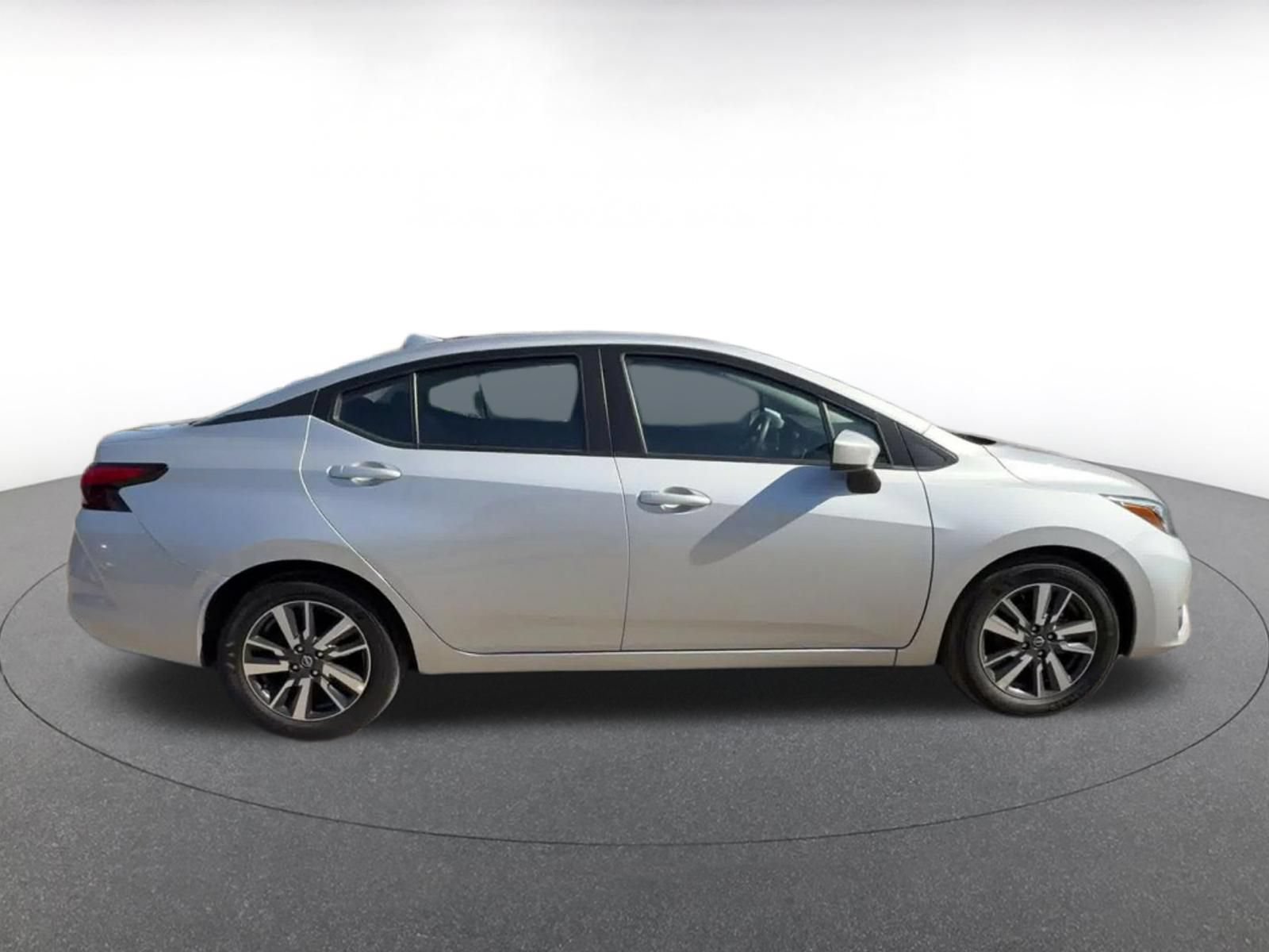 Used 2025 Nissan Versa SV FWD image 15