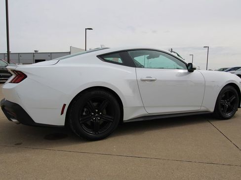 Used 2024 Ford Mustang Premium image 5