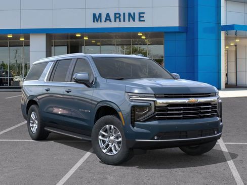 New 2026 Chevrolet Suburban LT w/ Comfort Package AWD/4WD image 7