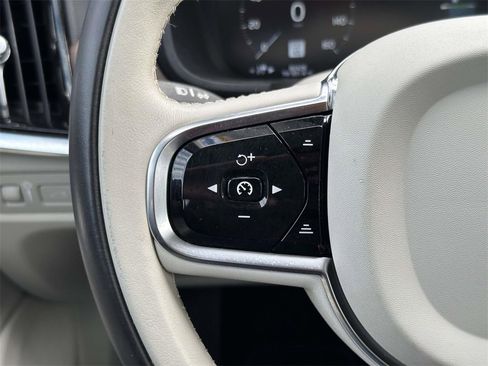 Used 2021 Volvo S90 T8 Inscription image 9