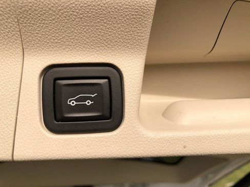 Used 2023 GMC Acadia Denali image 10