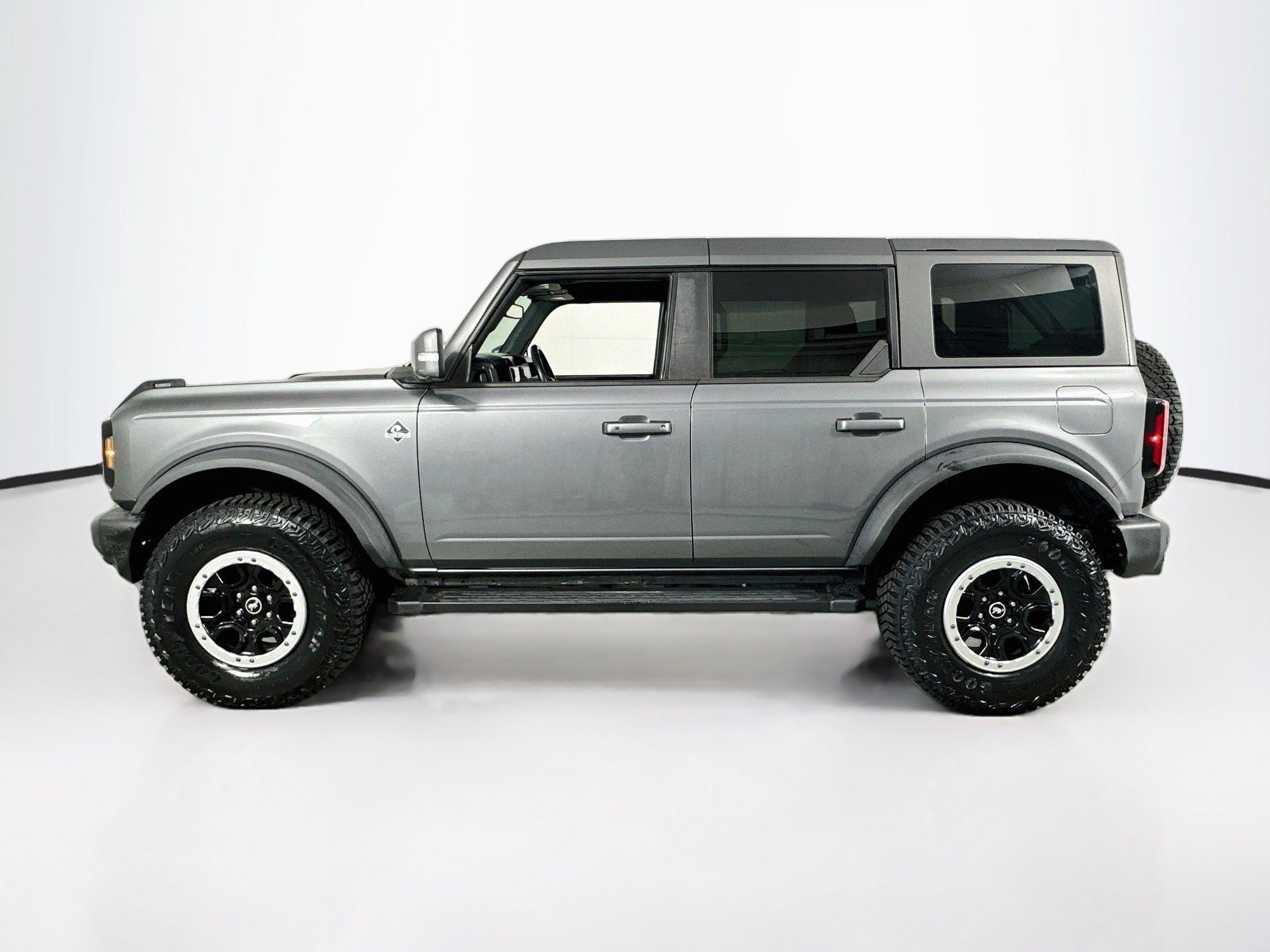 Used 2023 Ford Bronco Outer Banks w/ Sasquatch Package AWD/4WD image 8