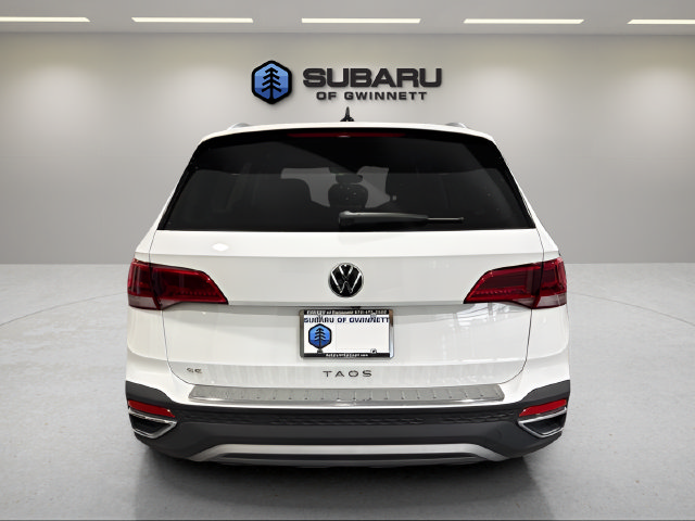 Used 2023 Volkswagen Taos SE w/ Panoramic Sunroof Package FWD image 4