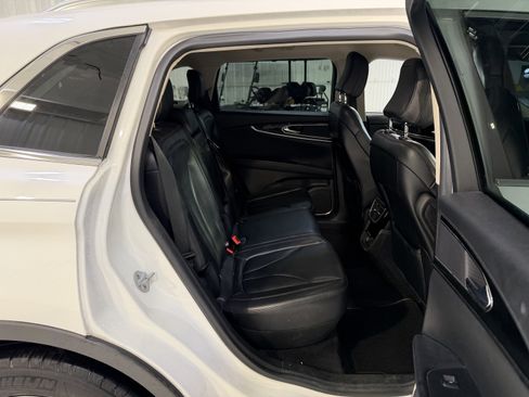 Used 2022 Lincoln Nautilus FWD image 12