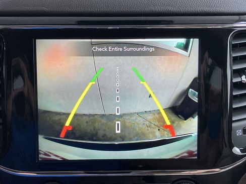 Used 2020 Jeep Grand Cherokee Overland AWD/4WD image 12