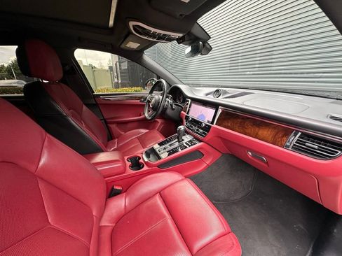 Certified 2023 Porsche Macan S AWD/4WD image 38