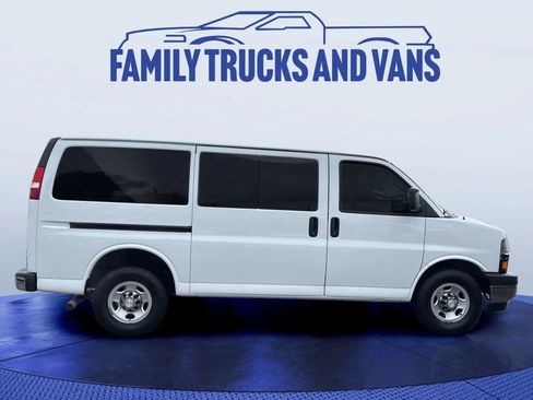 Used 2018 Chevrolet Express 3500 LT w/ LT Preferred Equipment Group RWD image 6