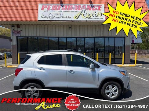 Used 2018 Chevrolet Trax LT w/ LT Convenience Package AWD/4WD image 2