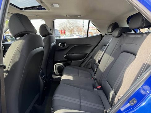 Used 2025 Hyundai Venue SEL image 14