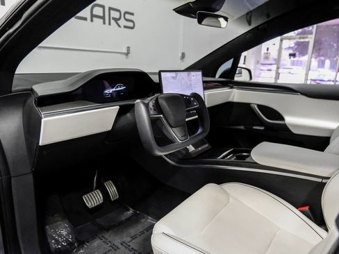 Used 2022 Tesla Model X Plaid image 3