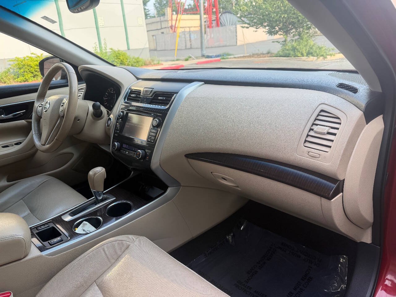 Used 2015 Nissan Altima 2.5 SL w/ Technology Package FWD image 18