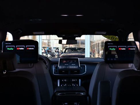 Used 2024 GMC Yukon XL SLT w/ SLT Luxury Package image 71