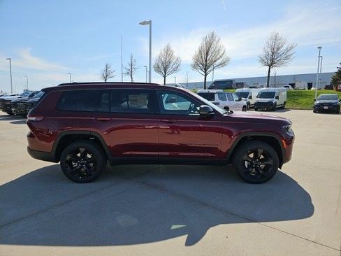 New 2026 Jeep Grand Cherokee L Limited w/ Limited Altitude Package AWD/4WD image 7