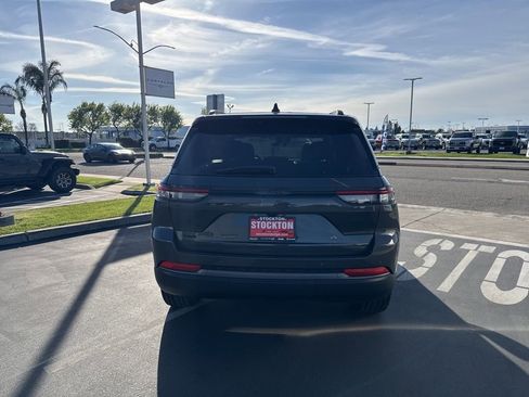 New 2026 Jeep Grand Cherokee Limited w/ Limited Altitude Package image 5