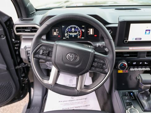 Certified 2025 Toyota Tacoma SR5 w/ SR5 Upgrade Package AWD/4WD image 44