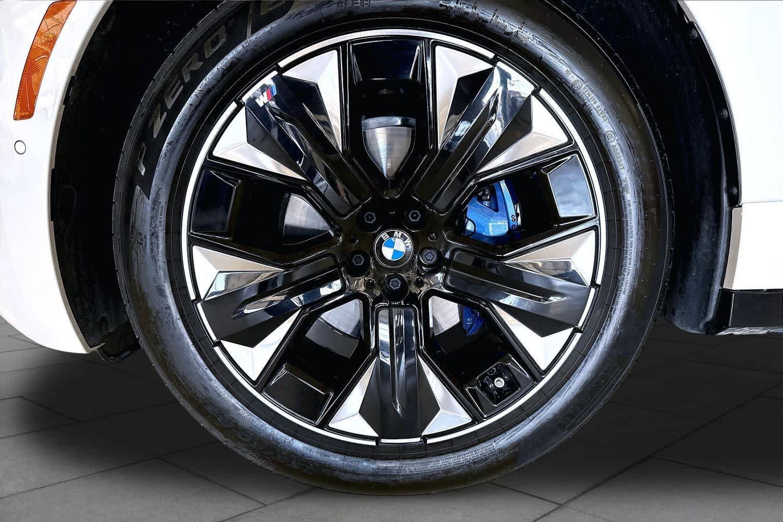 Used 2026 BMW iX xDrive45 w/ M Sport Package AWD/4WD image 10