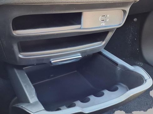 New 2026 Chrysler Pacifica Select AWD/4WD image 10