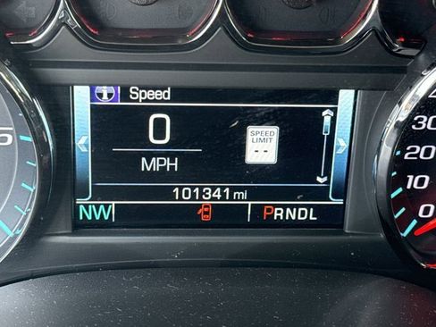 Used 2020 Chevrolet Suburban LT image 25