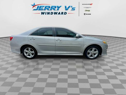 Used 2014 Toyota Camry SE FWD image 9