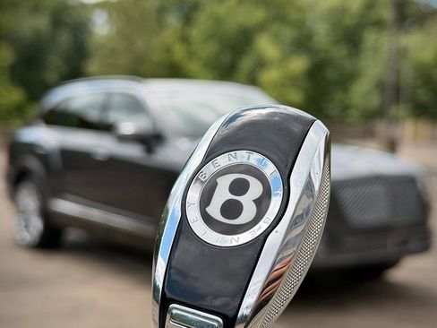 Used 2019 Bentley Bentayga AWD/4WD image 14
