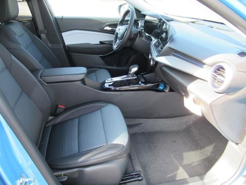 New 2026 Chevrolet Trax LT w/ Driver Confidence Package FWD image 10