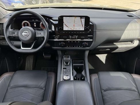 Used 2023 Nissan Pathfinder Platinum AWD/4WD image 2