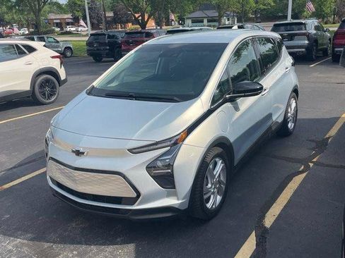 Used 2023 Chevrolet Bolt LT FWD image 1