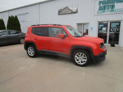Used 2017 Jeep Renegade Latitude image 9