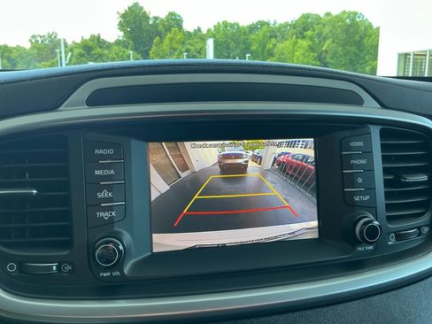 Used 2020 Kia Sorento LX w/ LX I4 Convenience Package FWD image 23