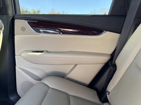 Used 2018 Cadillac XT5 Premium Luxury image 15