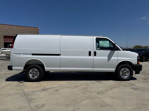 New 2026 GMC Savana 2500 Extended w/ Driver Convenience Package RWD image 7