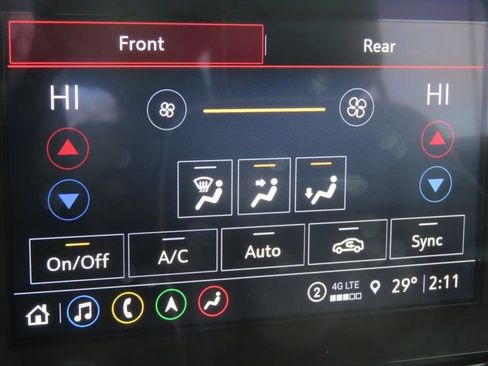 Used 2023 Chevrolet Traverse Premier image 38