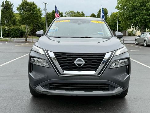 Used 2023 Nissan Rogue SV FWD image 2