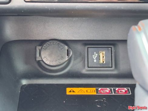 Used 2023 Toyota RAV4 XSE AWD/4WD image 25