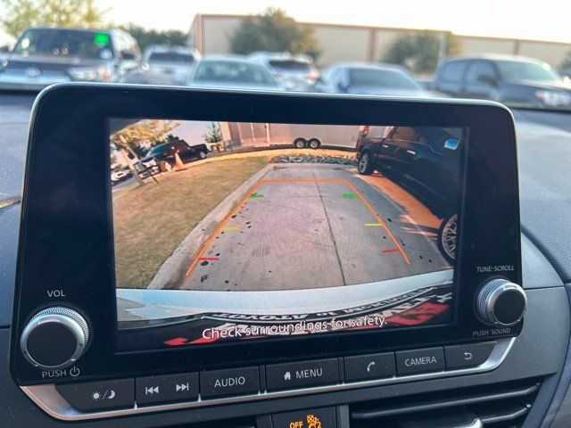 Used 2025 Nissan Altima 2.5 SV FWD image 12