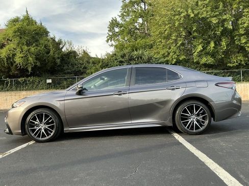 Used 2023 Toyota Camry SE image 8